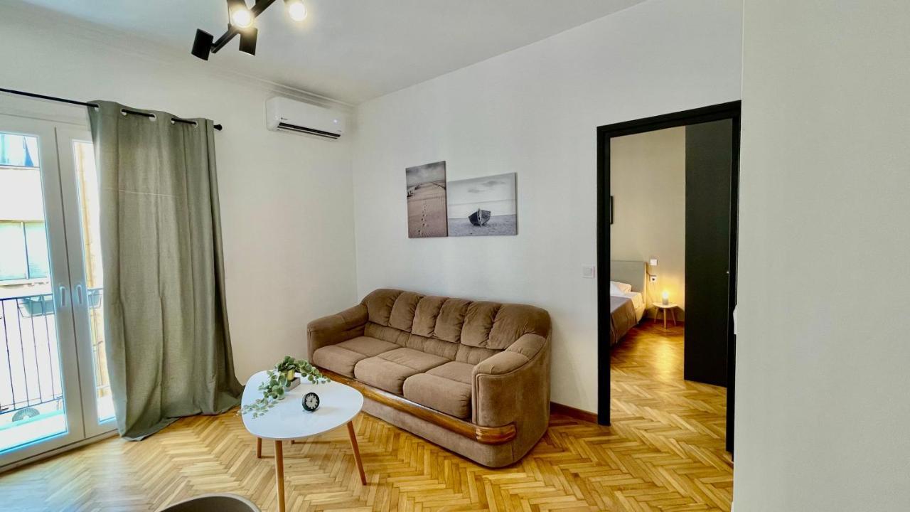 Gorgeous Renovated Apt. Close To Metro And Cultural Sites! เอเธนส์ ภายนอก รูปภาพ